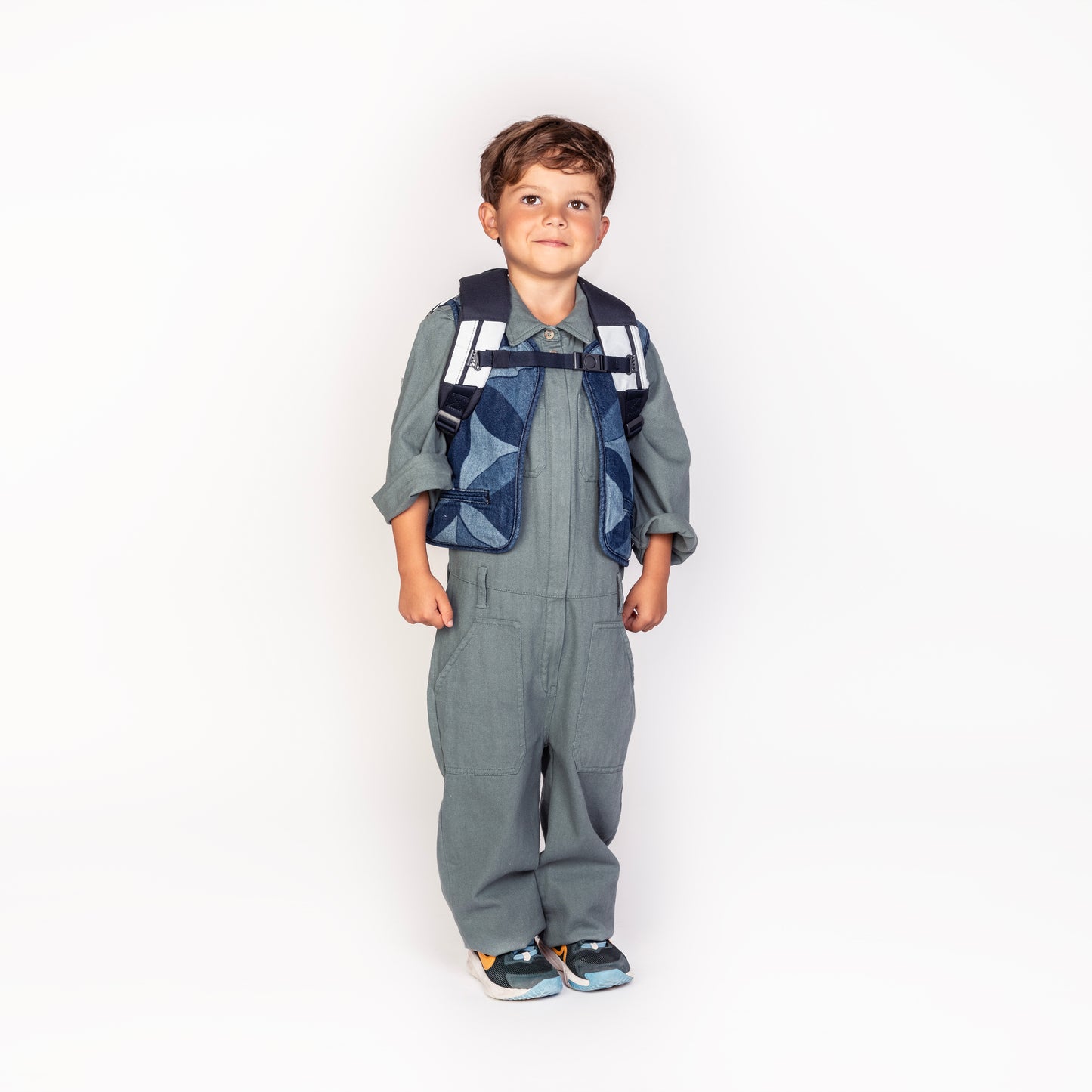 Ergonomic, trendy backpack for toddlers and preschoolers (from 2 years old). If you want your toddler to walk the road to independence, the Ralphie backpack is a key piece.