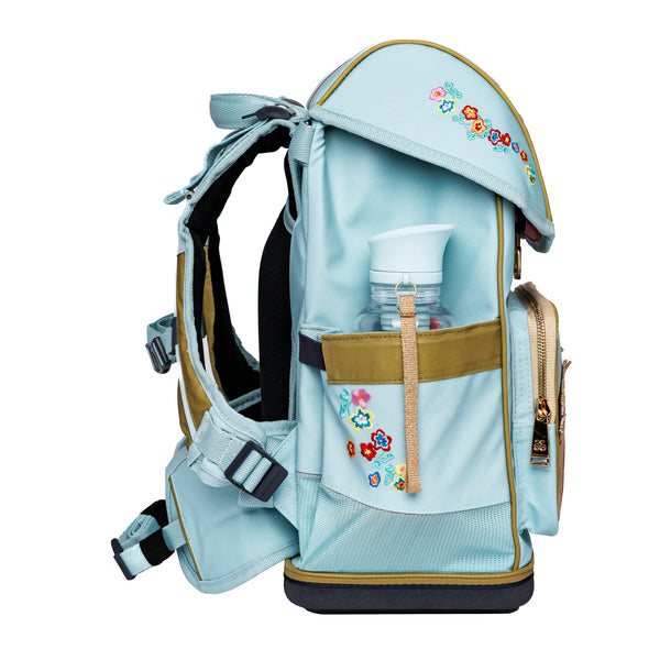 Discover the Jeune Premier Ergomaxx, the most ergonomic, durable and beautiful backpack in the world for girls aged 6 to 10. Horse girls will love the baby blue Cavalerie Florale design.