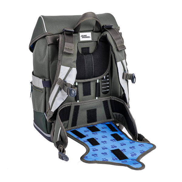 Discover the Ergomaxx Big Five, the most ergonomic and durable backpack in the world for boys aged 6 to 10. The khaki Big Five design is the all-time bestseller for boys.