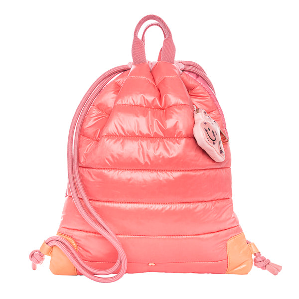 Trendy bag for school and leisure for all ages. This Jeune Premier Puffer Pink bag is a true chameleon: wear it as a fashionable backpack or as a water repellent gym bag.