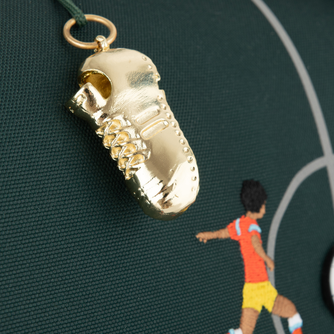 Discover the Ergomaxx, the most ergonomic backpack in the world for boys aged 6 to 10. The dark green FC Jeune Premier design is the all-time bestseller for boys.