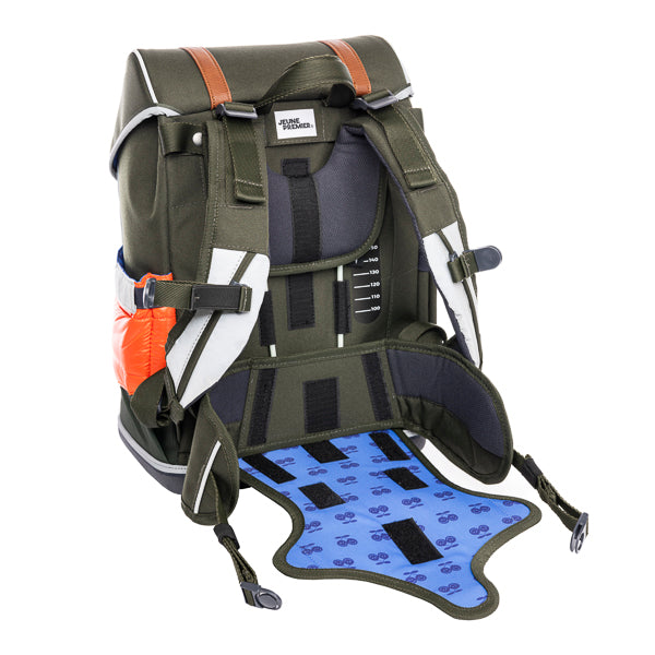 Ergomaxx Camp Life. Ergonomic, trendy backpack for children from 6 years. Looking for a bag with beauty and brains? The load-bearing system transfers 50% of the weight to the hips.