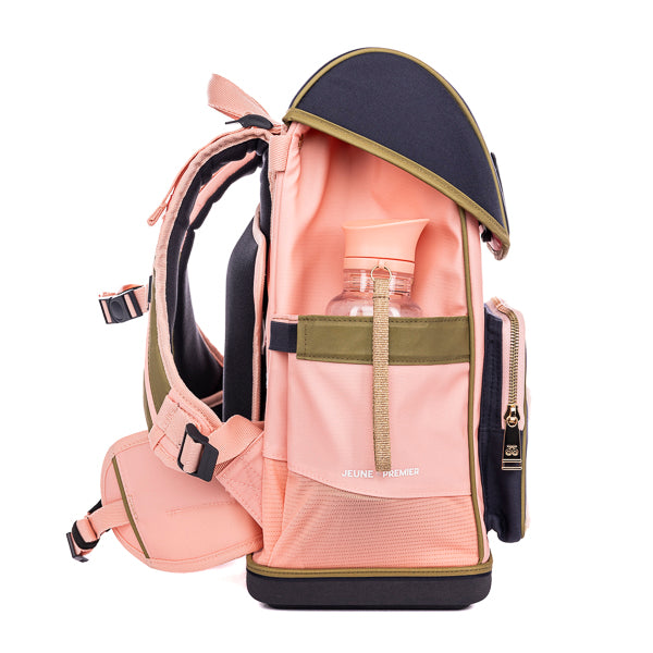 Ergonomic Jeune Premier backpack Pet-à-Porter for children from 6 years. Looking for a bag with beauty and brains? The load-bearing system transfers 50% of the weight to the hips.