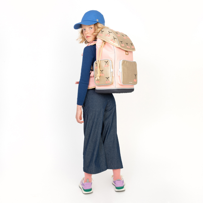 Discover the Ergomaxx, the most ergonomic and durable backpack in the world for girls aged 6 to 10. The Cherry Pompon design is a Jeune Premier bestseller.