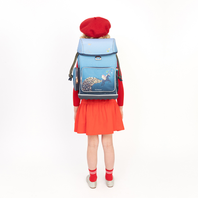 Ergonomic, trendy backpack for children from 6 years old. The load-bearing system transfers 50% of the weight to the hips. Design: Unicorn Universe.