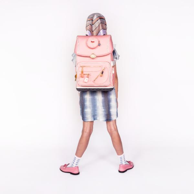 Discover the Jeune Premier Ergomaxx Jewellery Box Pink, the most ergonomic, durable and beautiful backpack in the world for girls aged 6 to 10.