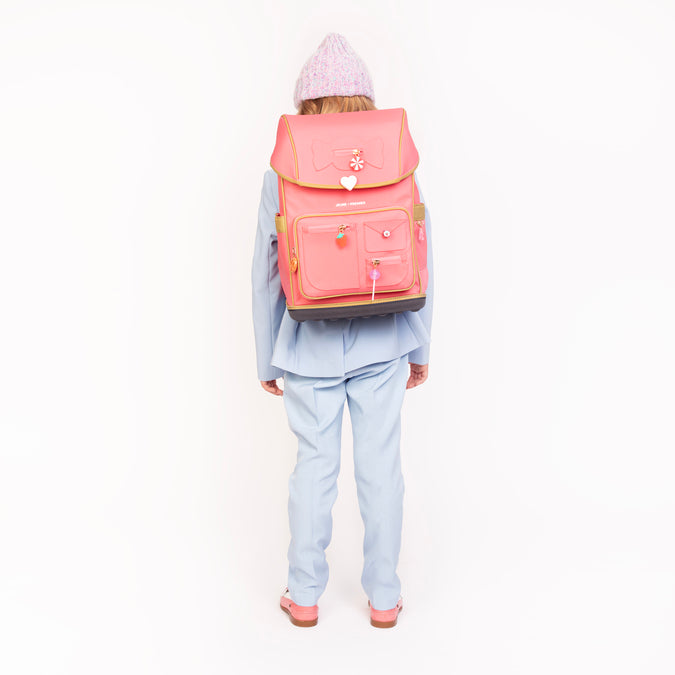 Ergomaxx Candy. Ergonomic, trendy backpack for children from 6 years old. Looking for a bag with beauty and brains? The load-bearing system transfers 50% of the weight to the hips.