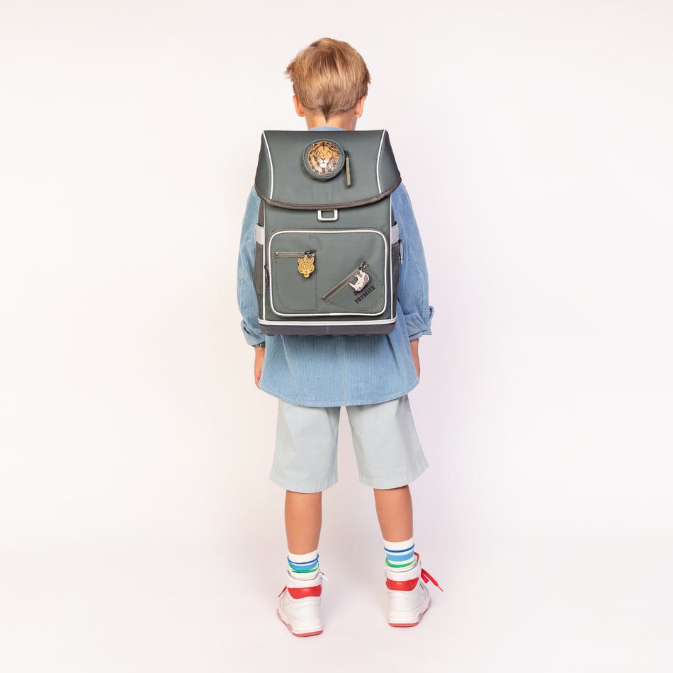 Discover the Ergomaxx, the most ergonomic and durable backpack in the world for boys aged 6 to 10. The khaki Big Five design is the all-time bestseller for boys.